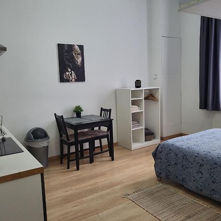 Studios Idealement Situes - Eu Etterbeek Rum bild